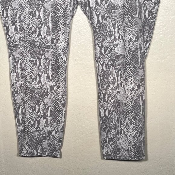 Gray & White Snake Print Women Leggings Pull-on 3X Cotton Blend Stretch - Picture 3 of 12